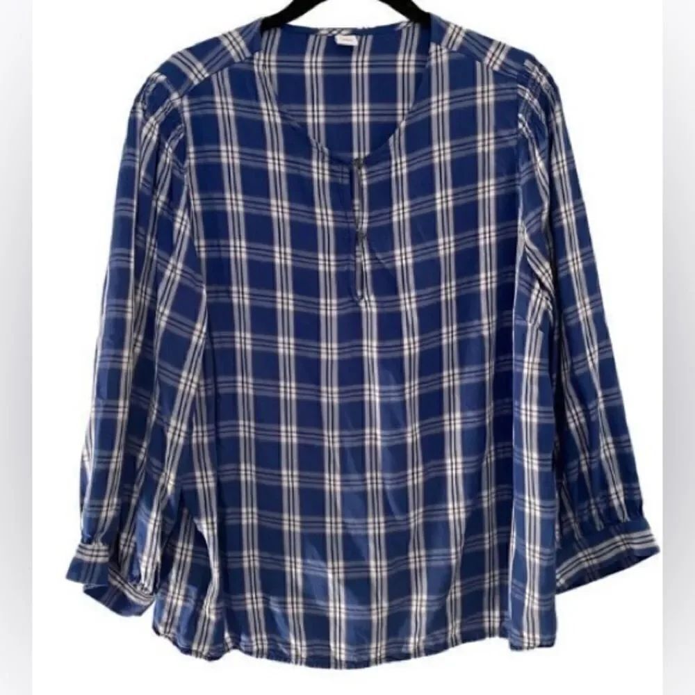 Old navy women’s blue and white striped long sleeve blouse size large